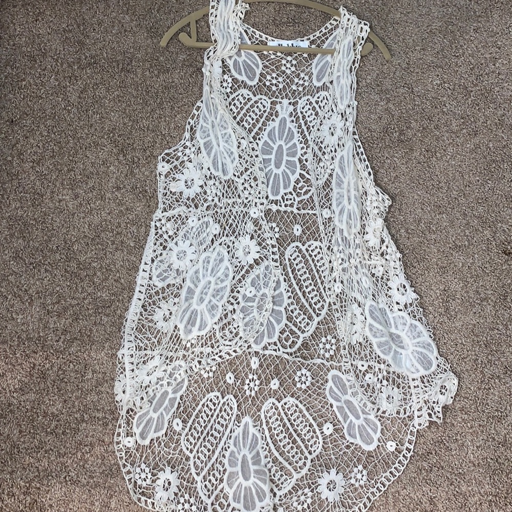 Cream printed cutout sleeveless shell
